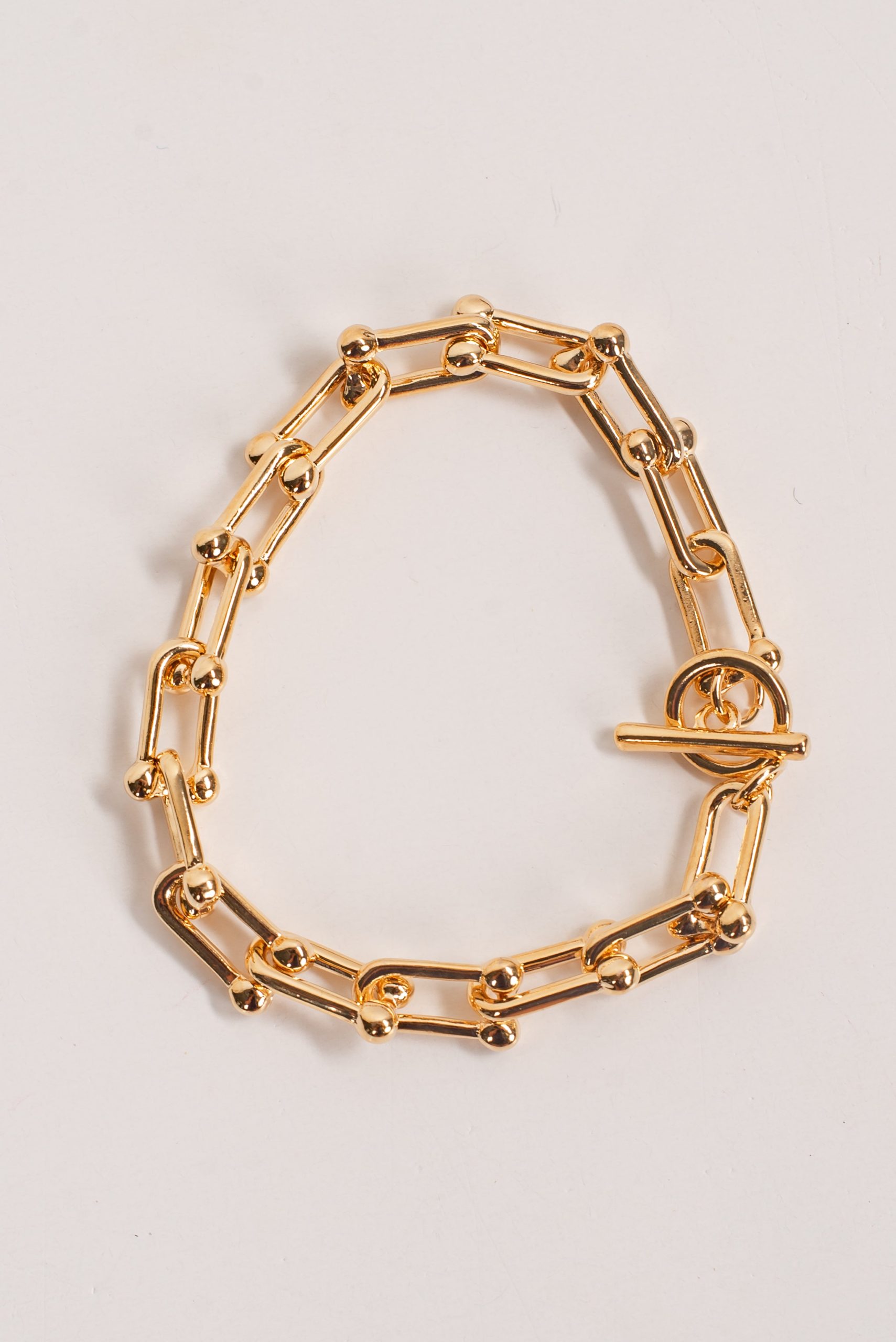 shopdressup_gold_chainlink_bracelet-2_0ba7d012-6350-40b7-b6da-2875531ca860.jpg