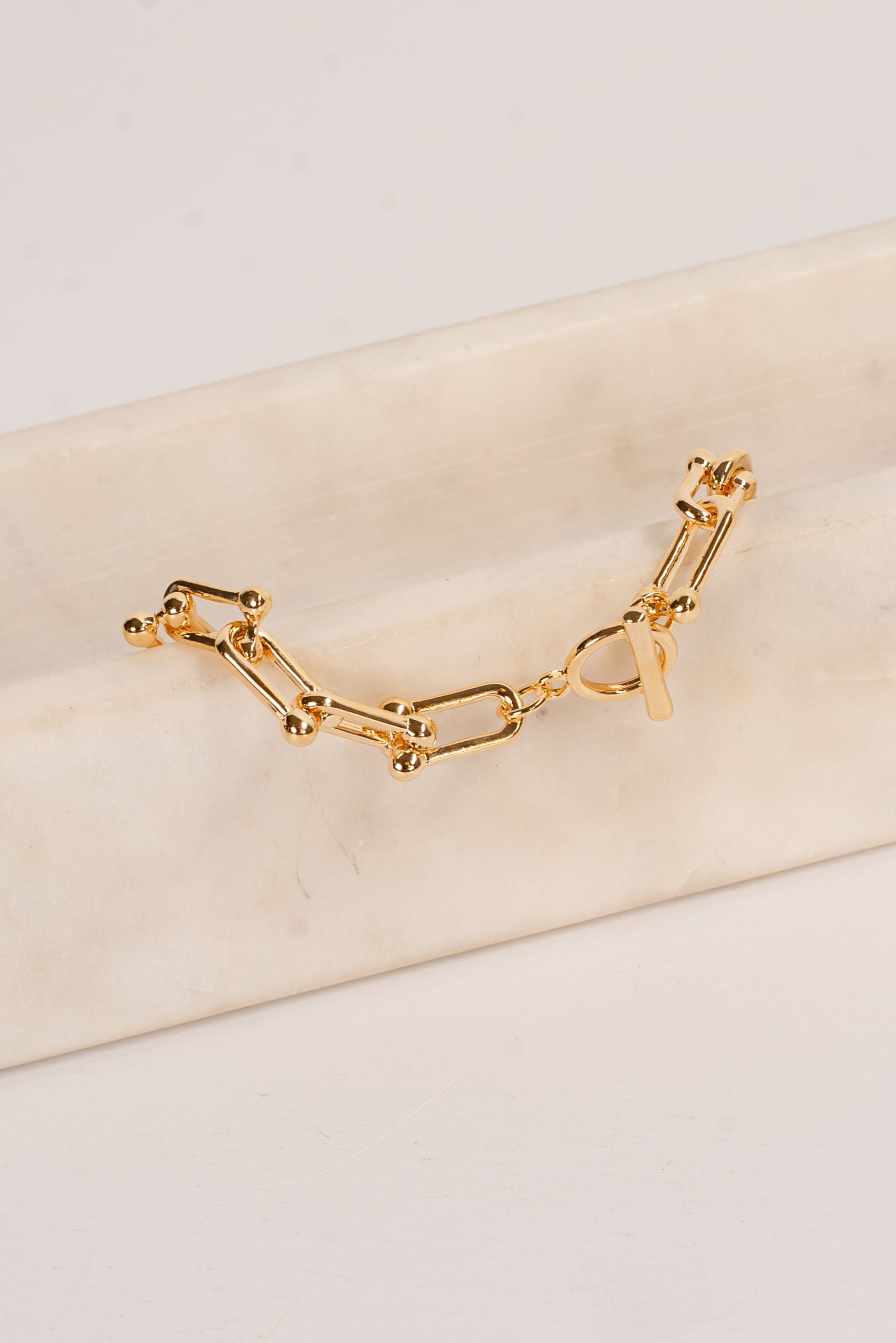 shopdressup_gold_chainlink_bracelet_b94ac88b-5650-45f1-a78d-c8a293c4dae6.jpg